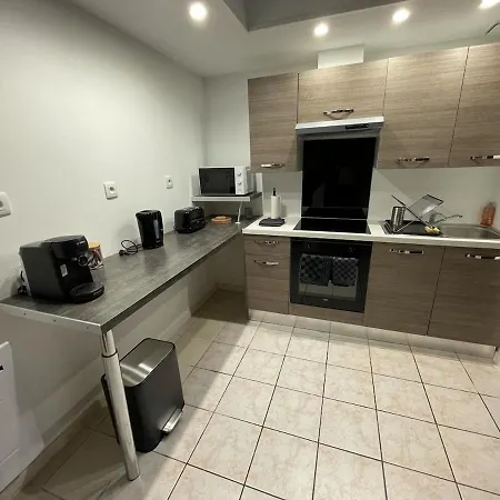 La Parenthese Vous Accueille, Maison Avec Garage Apartment